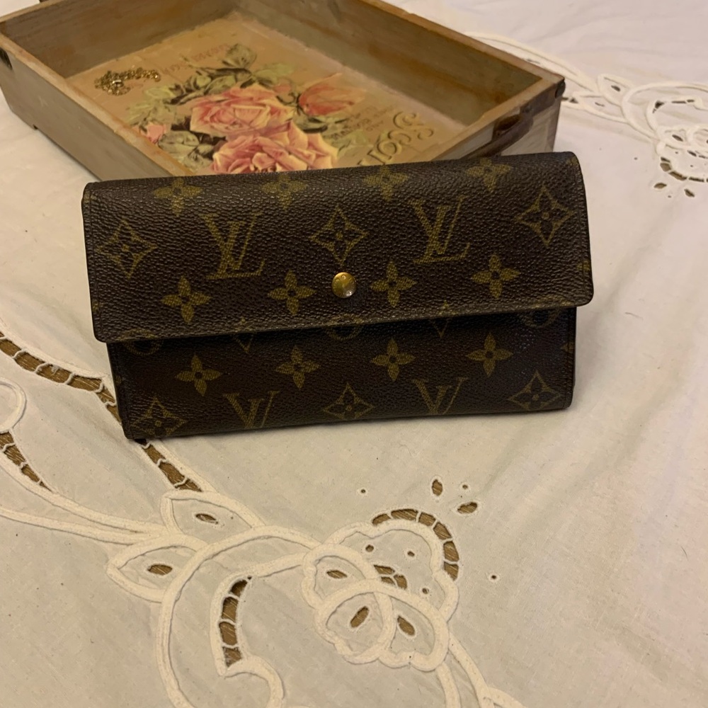 Authentic Preloved Vintage Louis Vuitton ladies wallet made in France